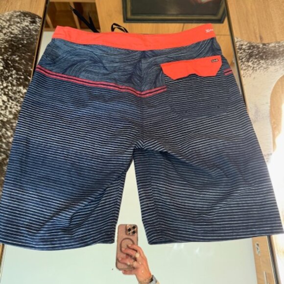 Pre-Loved Navy Hurely Board Shorts in Men's 30 - Picture 2 of 5
